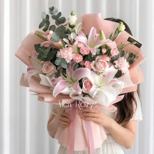 Ramo de flores elegante con lirios y rosas en Pasto - Floristería Mery Rouse